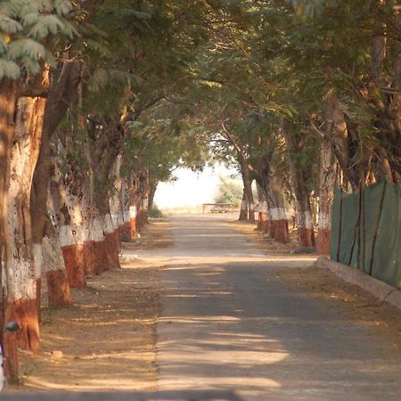 Laxmi Film City Resort 바도다라 외부 사진