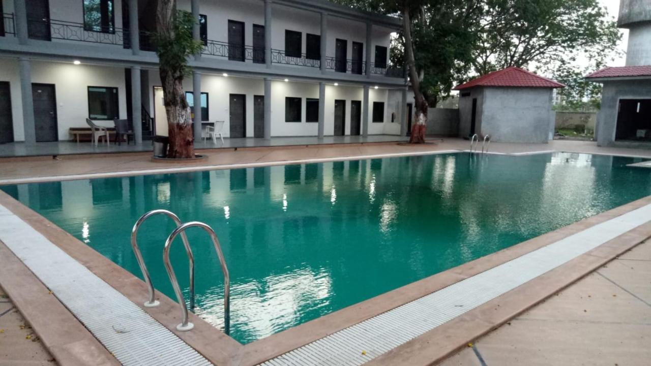 Laxmi Film City Resort 바도다라 외부 사진