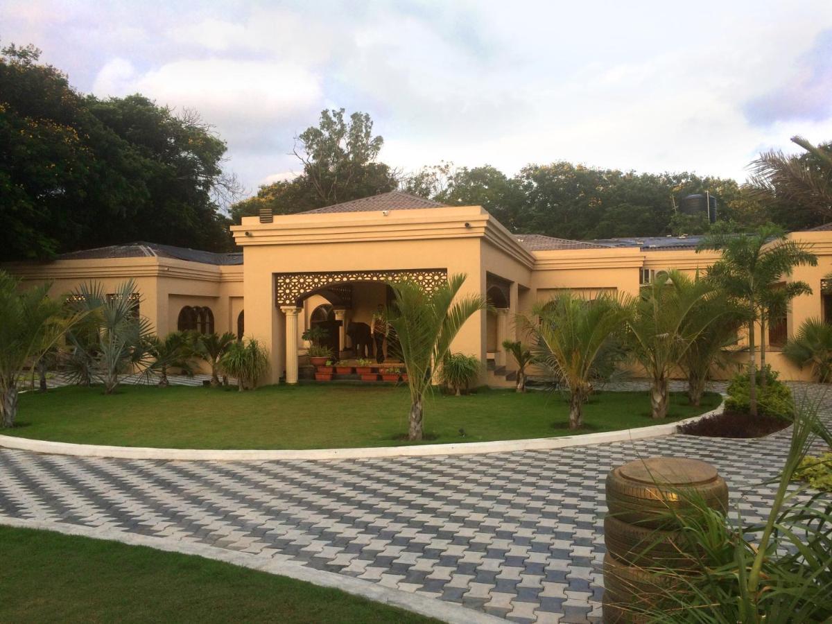 Laxmi Film City Resort 바도다라 외부 사진