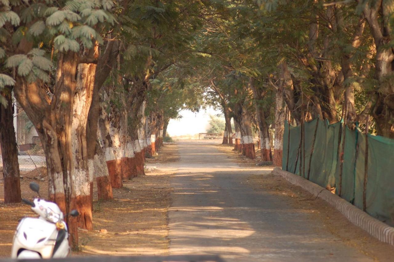 Laxmi Film City Resort 바도다라 외부 사진