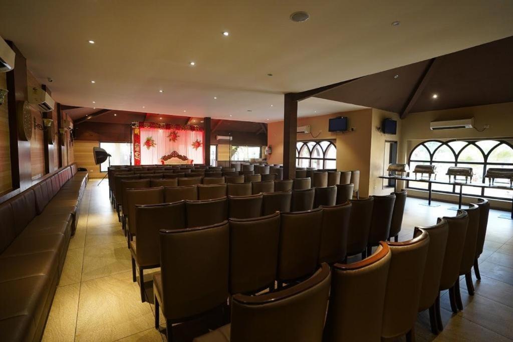 Laxmi Film City Resort 바도다라 외부 사진